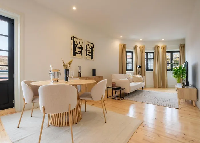 Art Deco 32 Luxury 2br Downtown Metro Ac * 포르투