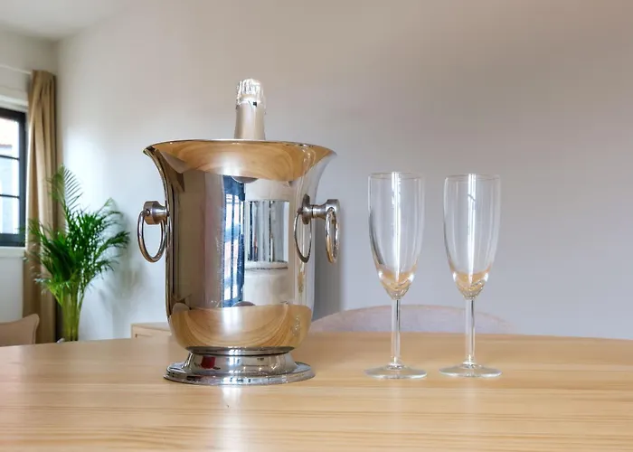 Art Deco 32 Luxury 2br Downtown Metro Ac * Porto