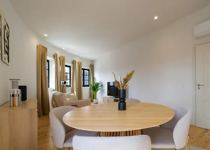 Art Deco 32 Luxury 2br Downtown Metro Ac * 波尔图